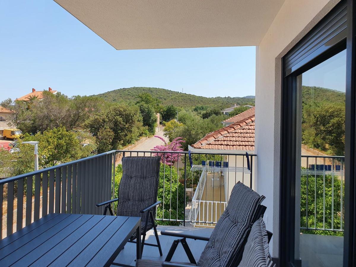 Apartmani Nerium Loviste Bagian luar foto