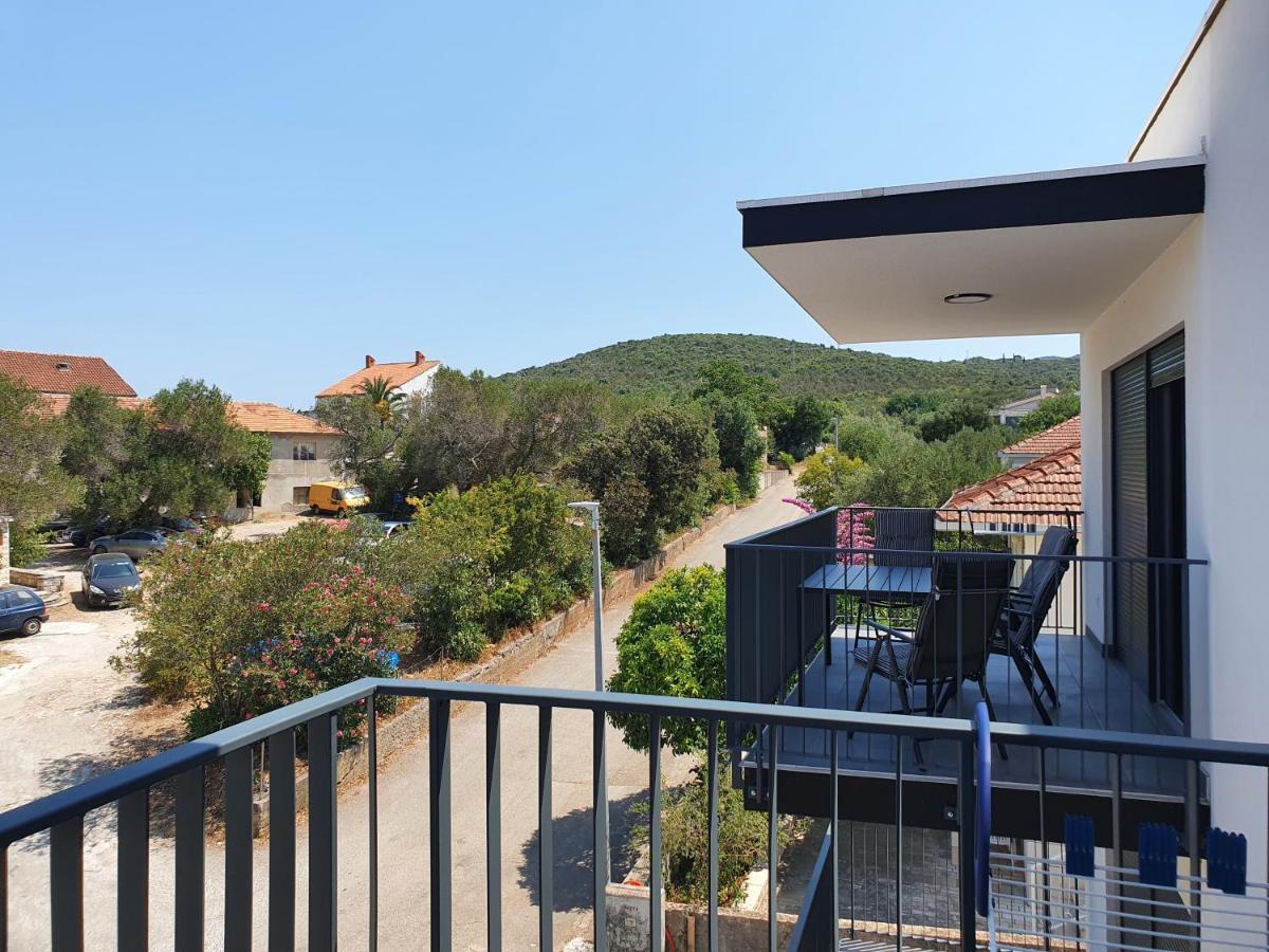 Apartmani Nerium Loviste Bagian luar foto