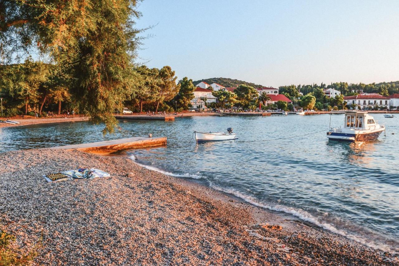 Apartmani Nerium Loviste Bagian luar foto