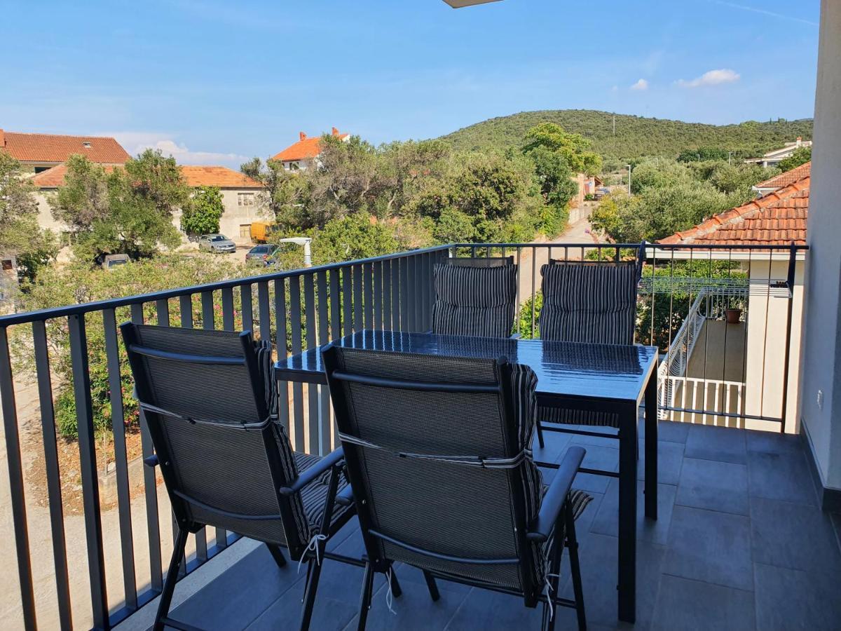 Apartmani Nerium Loviste Bagian luar foto