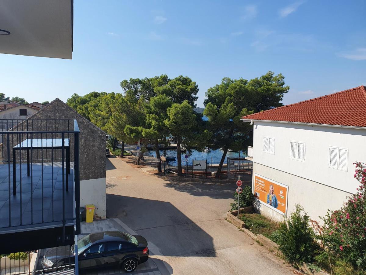 Apartmani Nerium Loviste Bagian luar foto