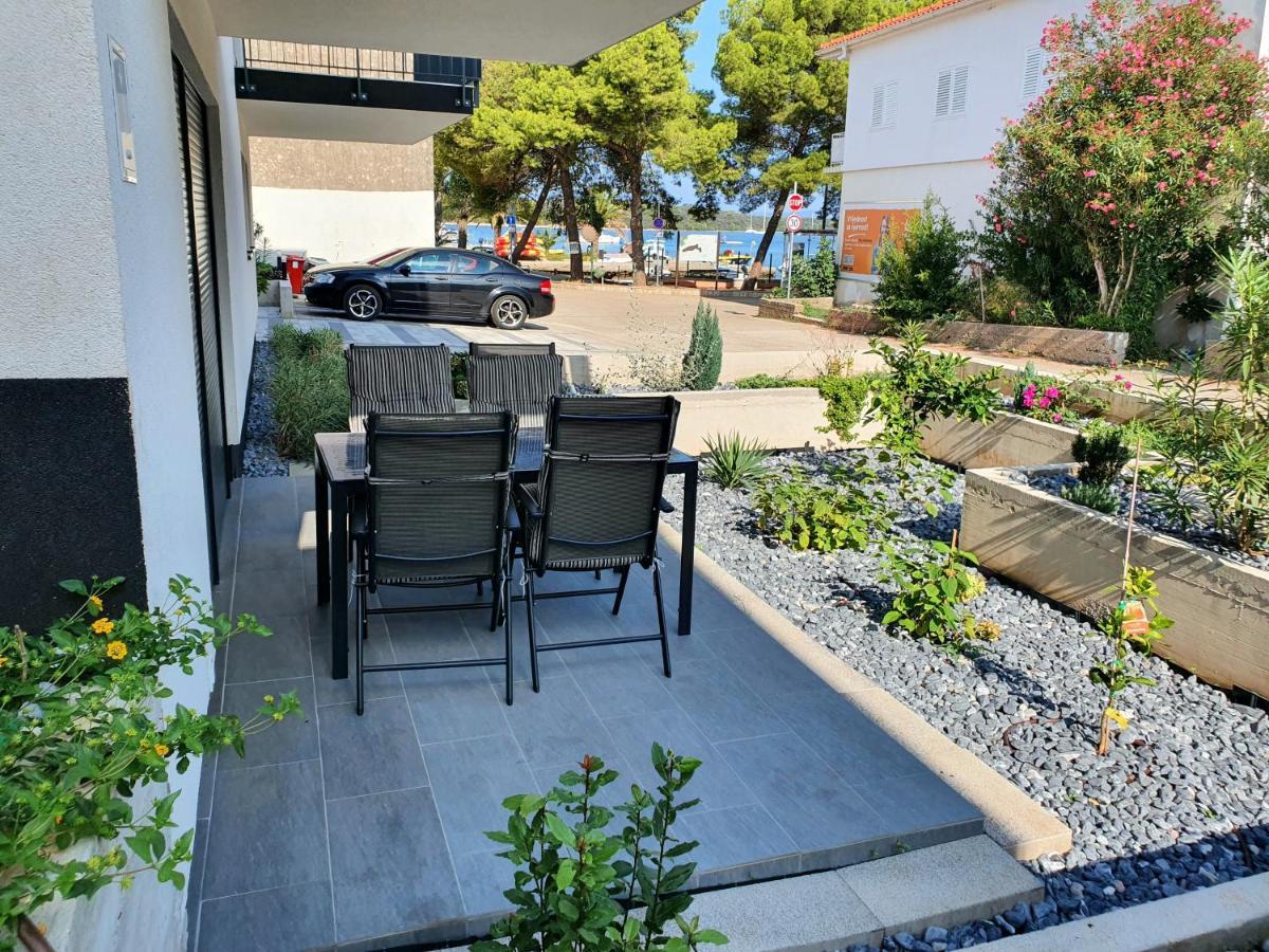Apartmani Nerium Loviste Bagian luar foto