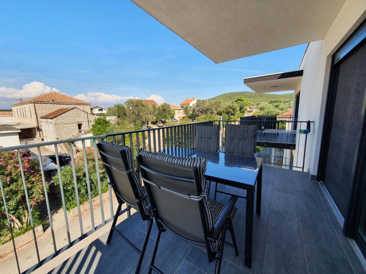 Apartmani Nerium Loviste Bagian luar foto