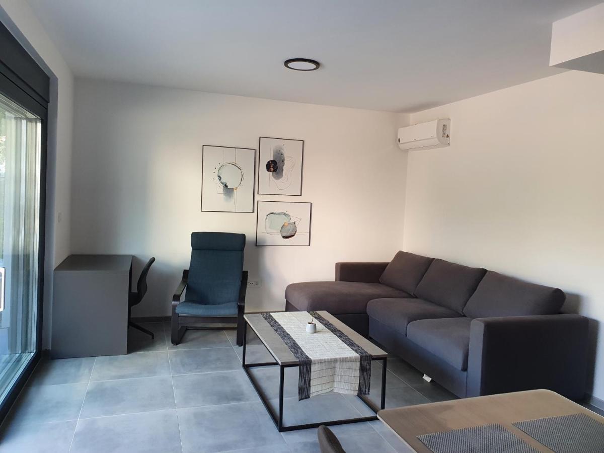Apartmani Nerium Loviste Bagian luar foto